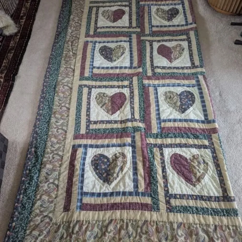 Vintage Handmade Sweet Paisley Heart Patchwork Quilt 82x83